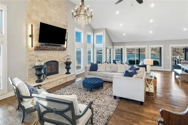 $1,799,000 | 560 Lake Viking Terrace, Gallatin, MO 64640