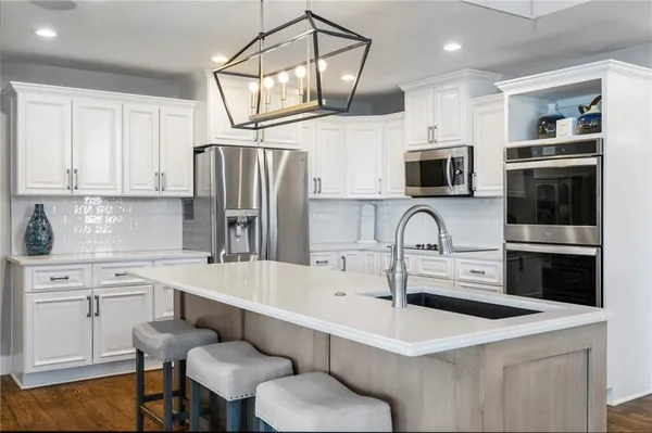 $1,799,000 | 560 Lake Viking Terrace, Gallatin, MO 64640