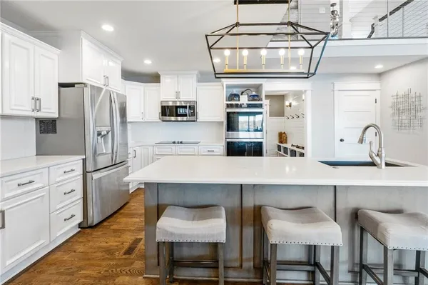 $1,799,000 | 560 Lake Viking Terrace, Gallatin, MO 64640