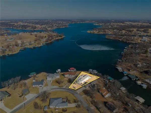 $1,799,000 | 560 Lake Viking Terrace, Gallatin, MO 64640