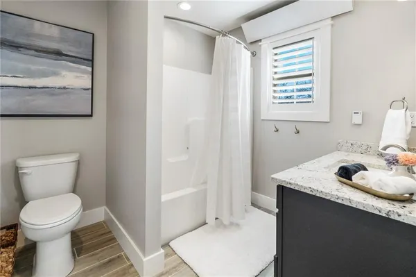 $1,799,000 | 560 Lake Viking Terrace, Gallatin, MO 64640