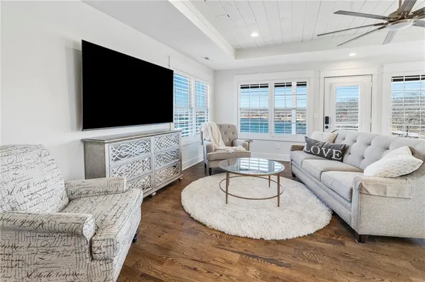 $1,799,000 | 560 Lake Viking Terrace, Gallatin, MO 64640