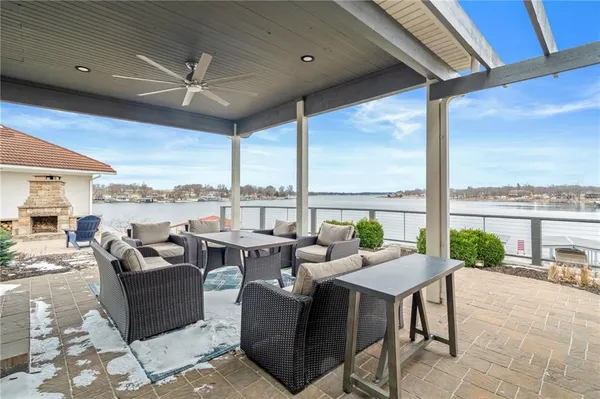 $1,799,000 | 560 Lake Viking Terrace, Gallatin, MO 64640