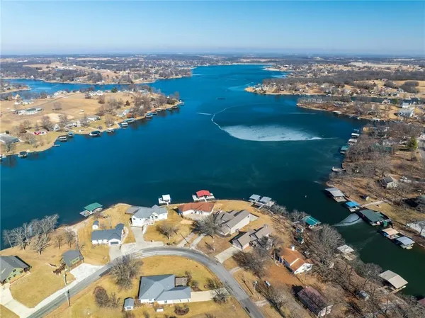 $1,799,000 | 560 Lake Viking Terrace, Gallatin, MO 64640