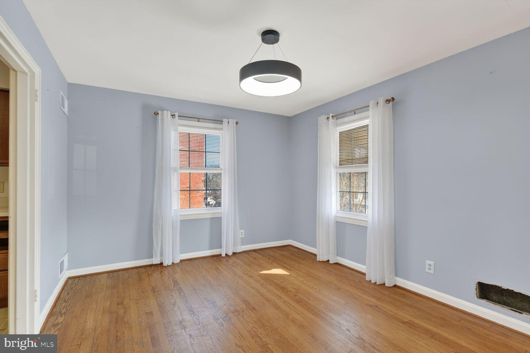 2611 13th Road South Arlington, VA 22204 - Photo 3 of 19 Dining area in mid-level.