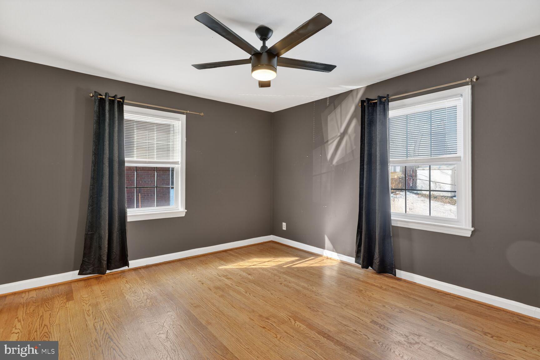 2611 13th Road South Arlington, VA 22204 - Photo 6 of 19 Nice size bedroom 2 on the mid-level.