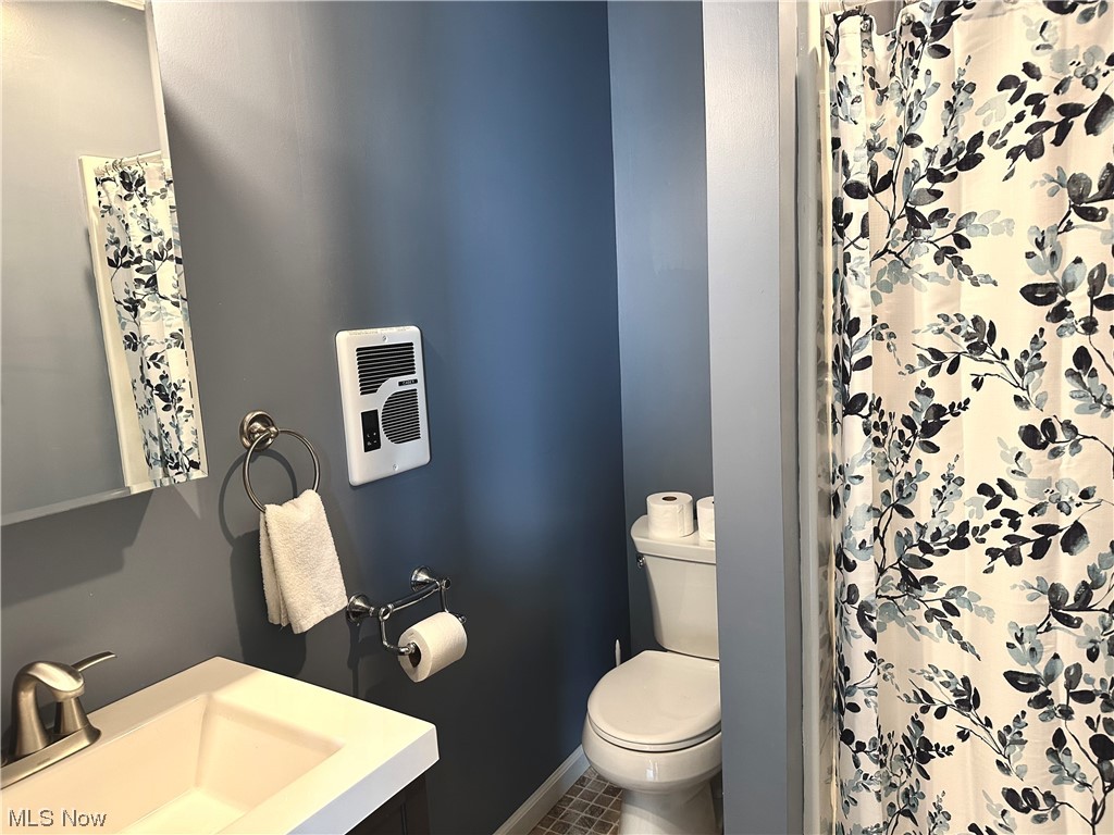1009 Sandy Lake Road Kent, OH 44240 - Photo 23 of 35 Living suite full bath with shower