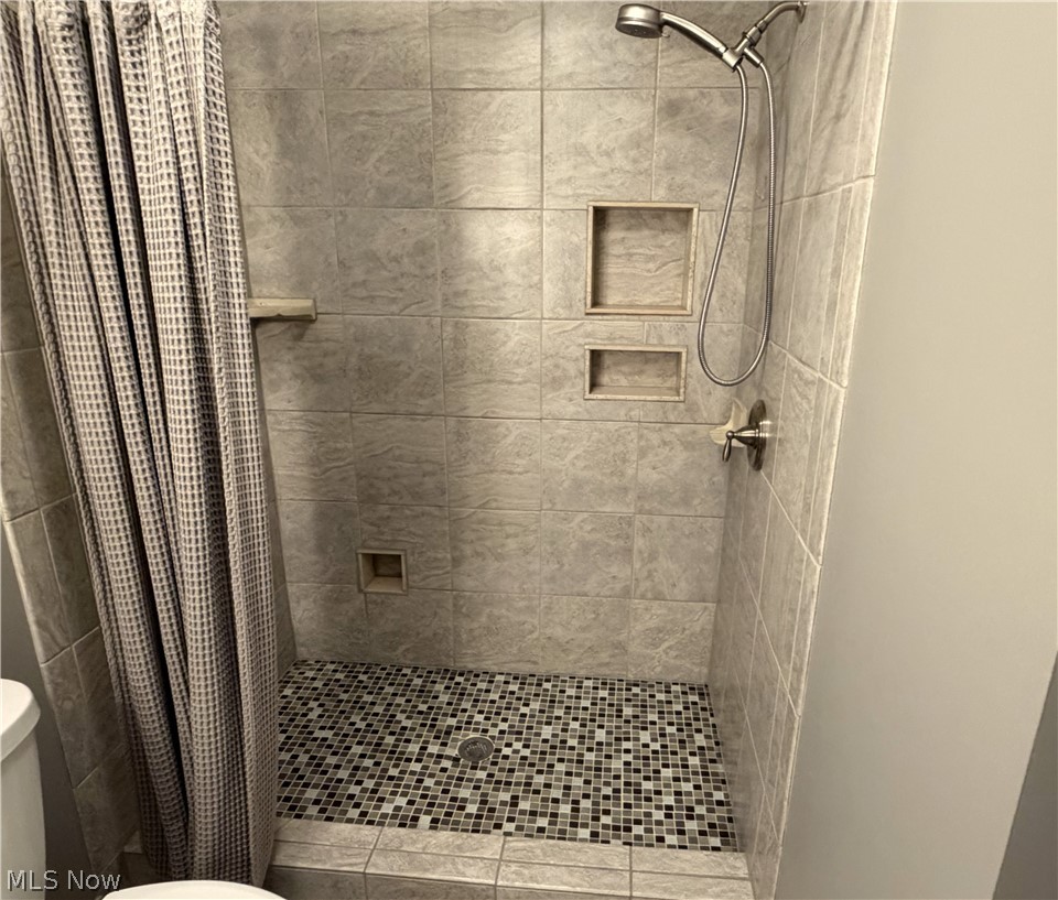 5508 McCartney Road Sandusky, OH 44870 - Photo 16 of 17 Main shower