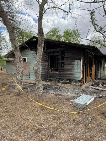 a view of backyard of house