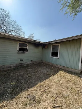 a view of a house with a tree