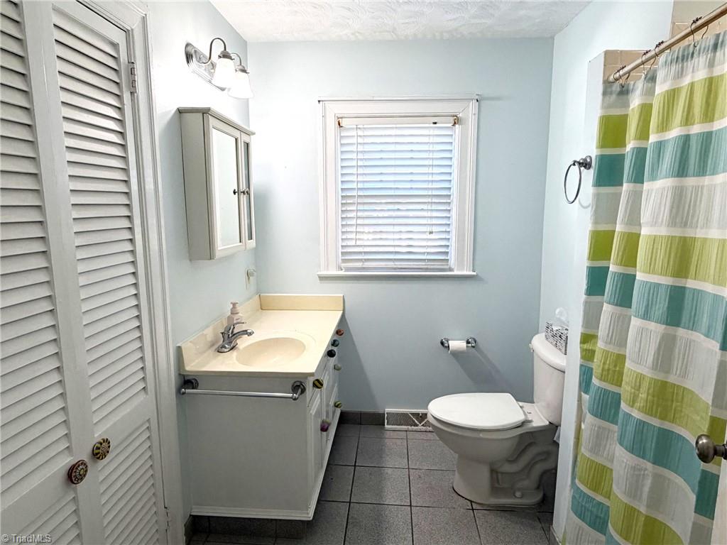 1113 Hermitage Road Burlington, NC 27215 - Photo 19 of 27 Gallery Image 19
