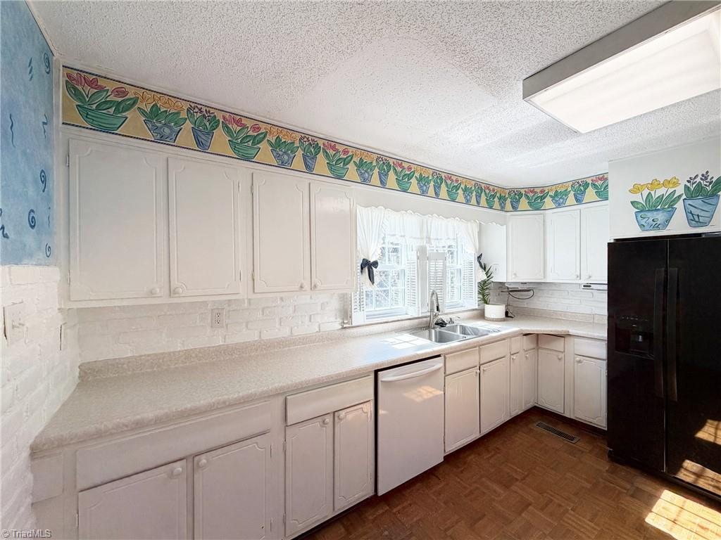 1113 Hermitage Road Burlington, NC 27215 - Photo 9 of 27 Gallery Image 9