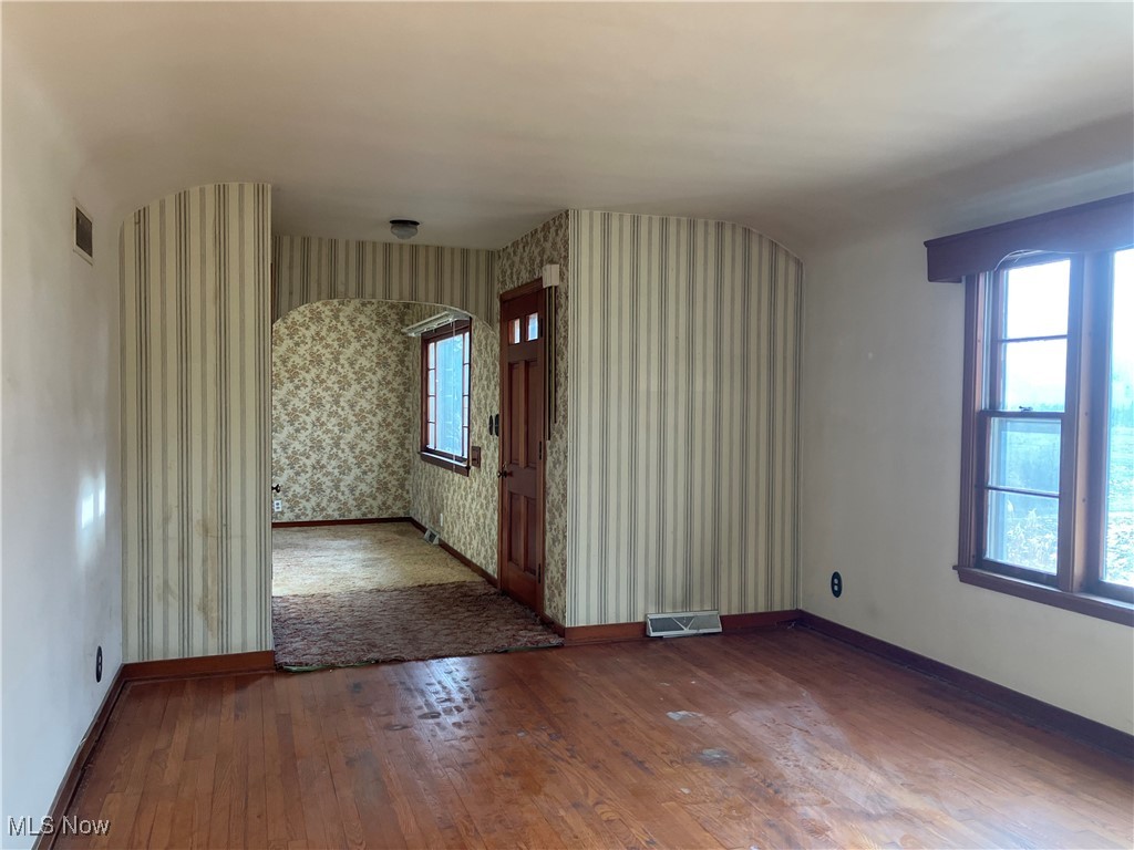 4234 Lake Road Youngstown, OH 44511 - Photo 2 of 14