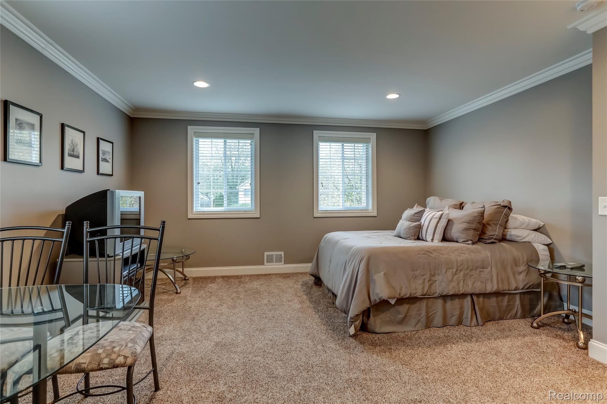 1396 Hawthorne Road Grosse Pointe, MI 48236 - Photo 16 of 25 017-1396HawthorneRoad-GrossePointeWoods-MI-48236-full.jpg