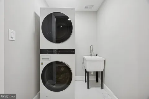 $270,000 | 220 Central Avenue, Chester, PA 19013