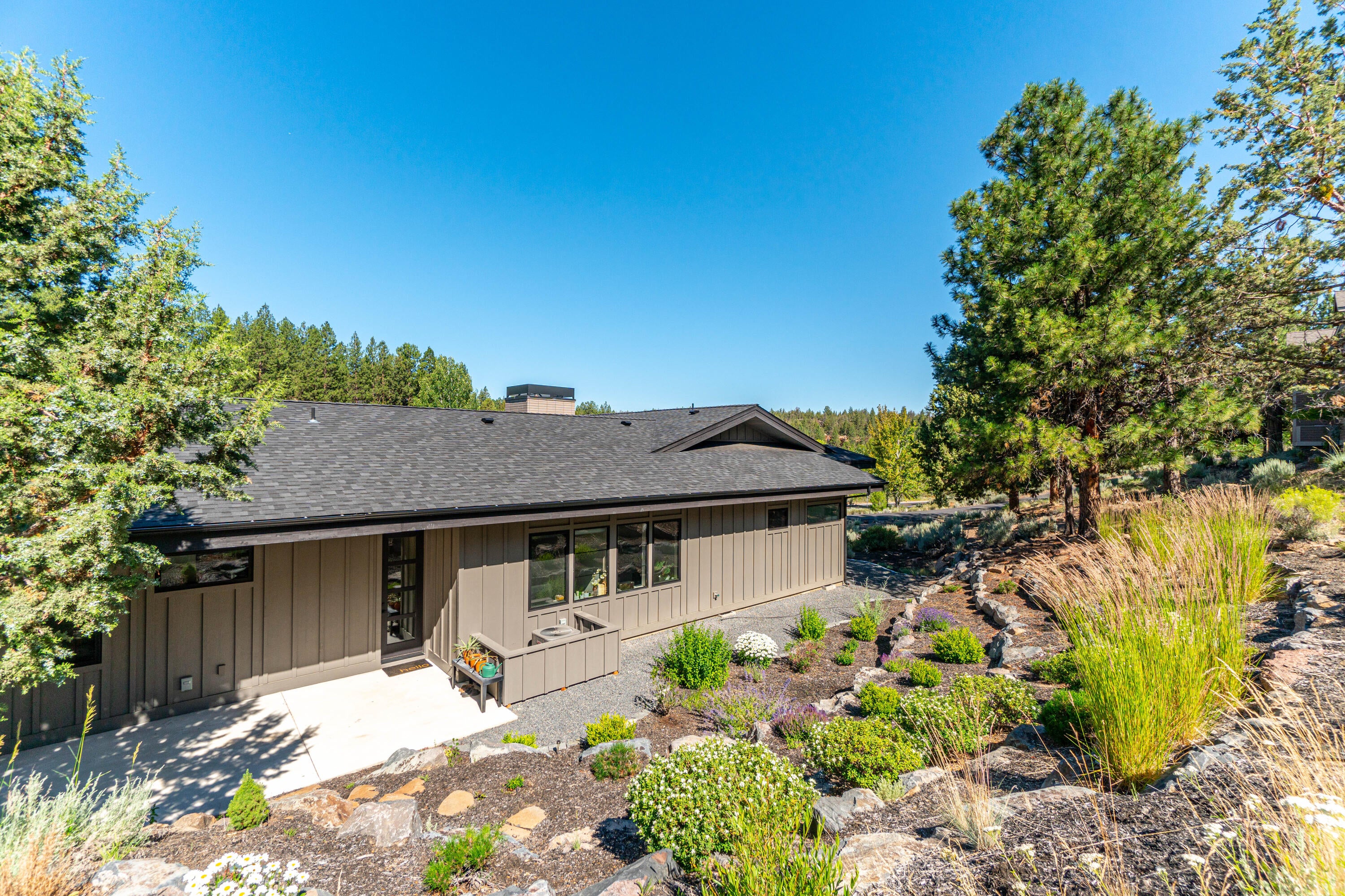 2265 Northwest Putnam Road Bend, OR 97703 - Photo 37 of 44 37