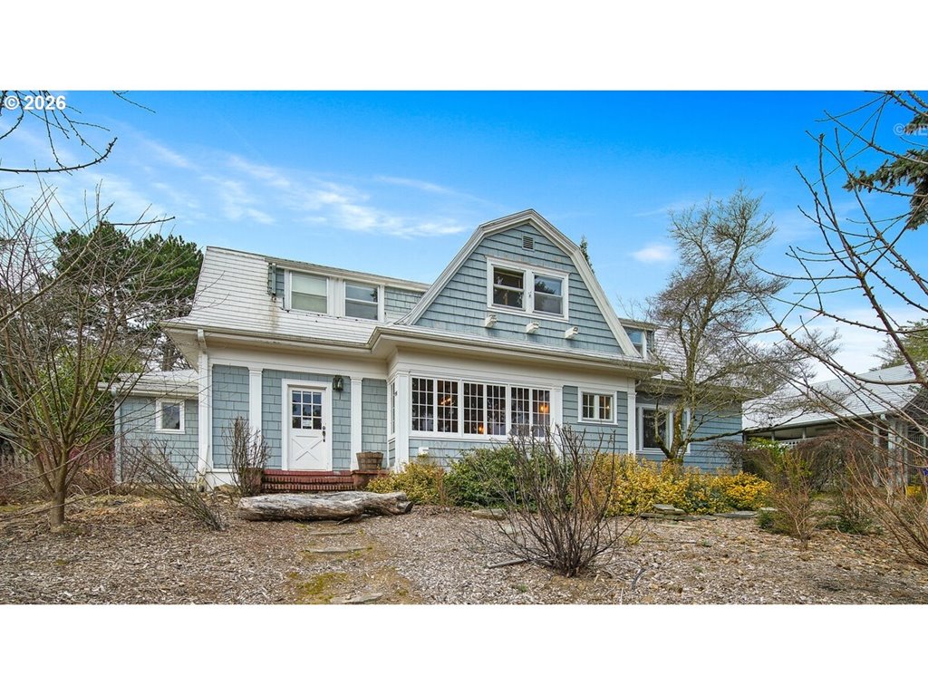 6533 Southwest 34th Avenue Portland, OR 97239 - Photo 1 of 48