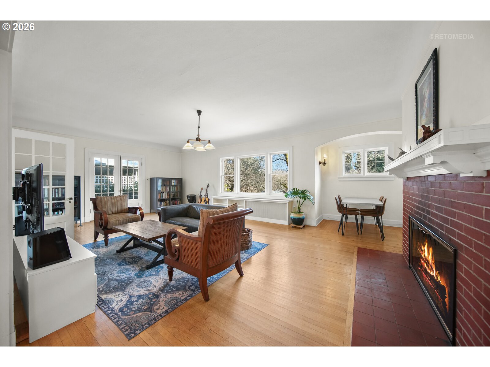 6533 Southwest 34th Avenue Portland, OR 97239 - Photo 11 of 48 Living Room