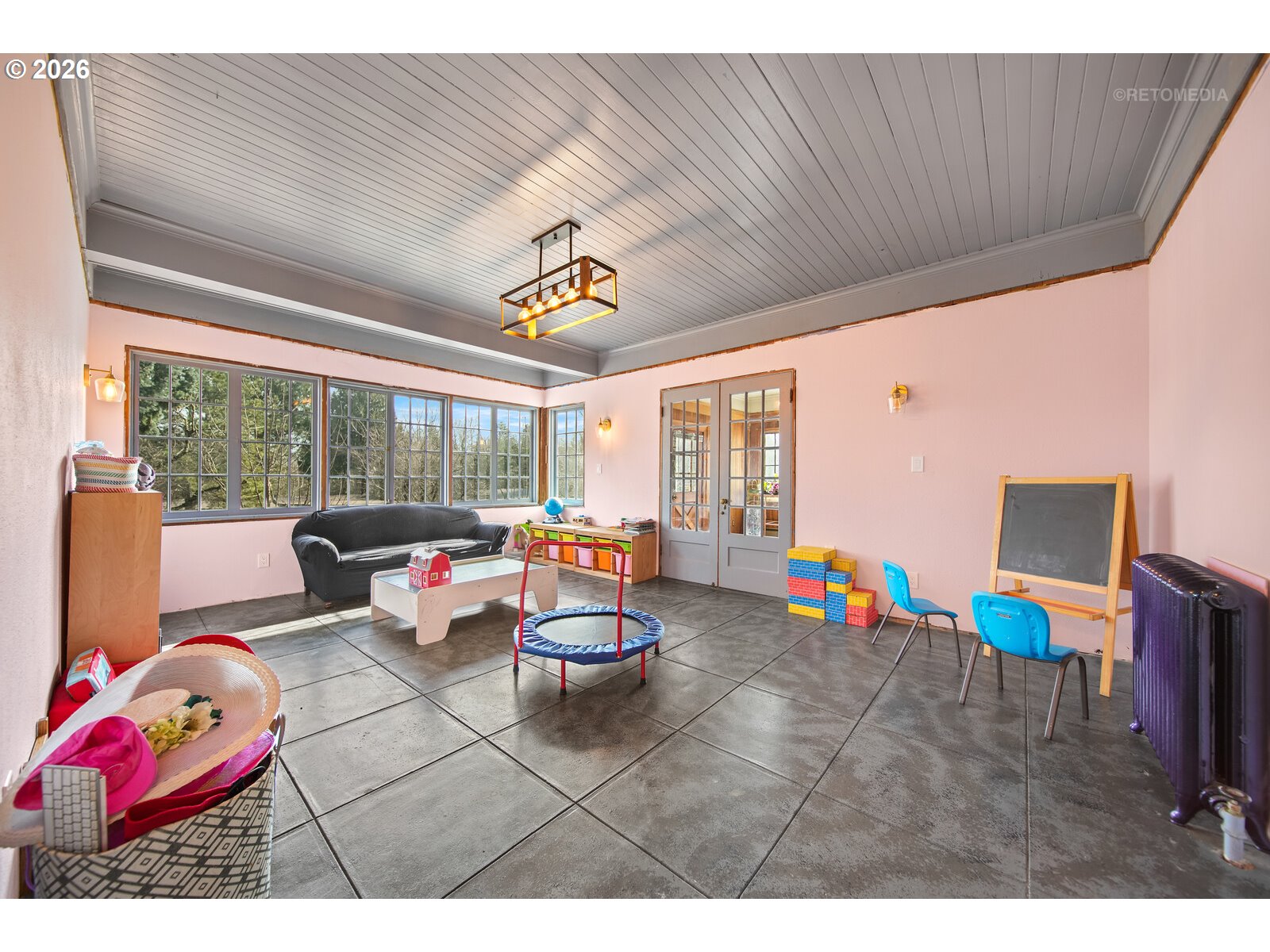 6533 Southwest 34th Avenue Portland, OR 97239 - Photo 16 of 48 Family Room