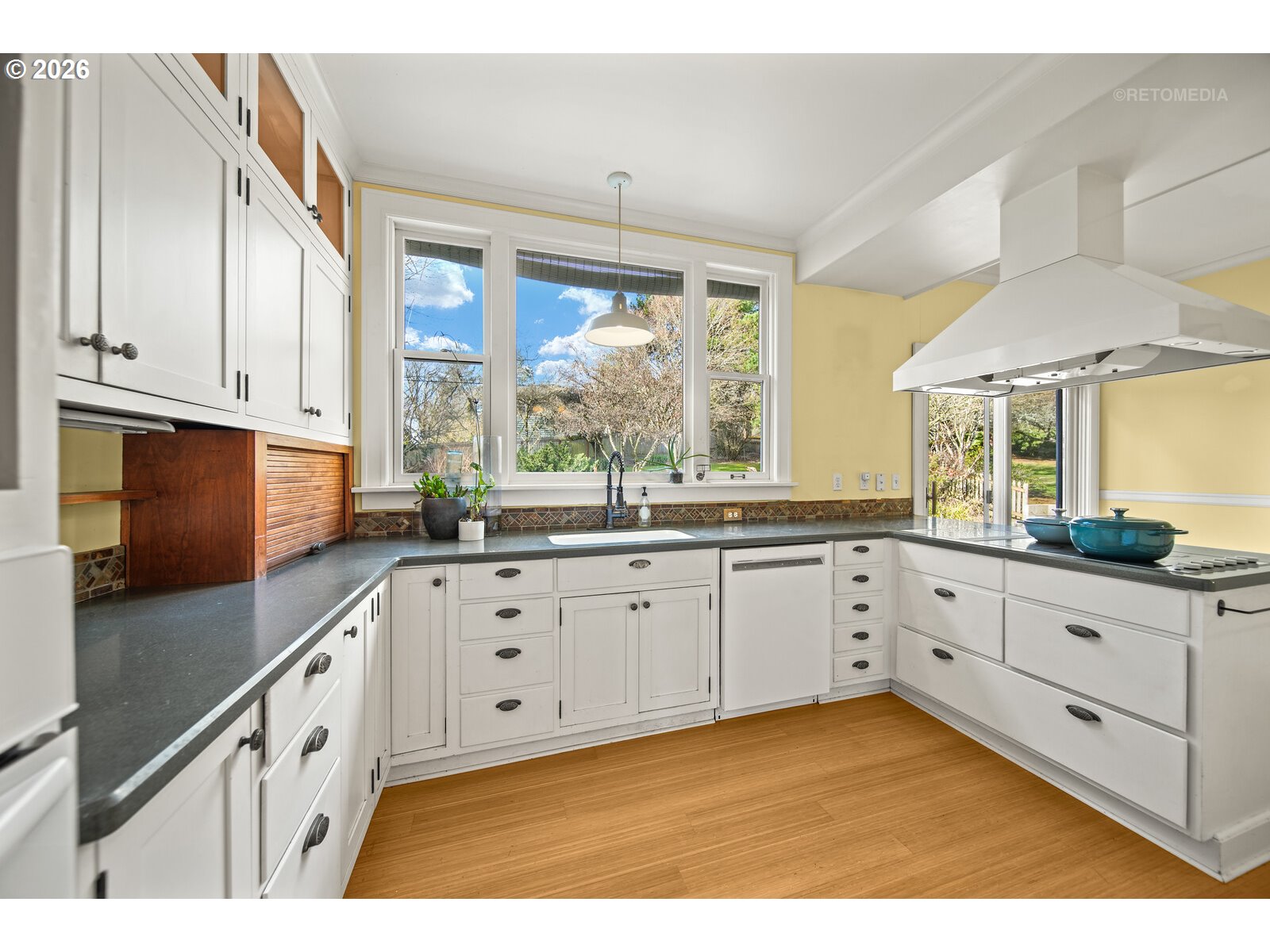 6533 Southwest 34th Avenue Portland, OR 97239 - Photo 17 of 48 Kitchen