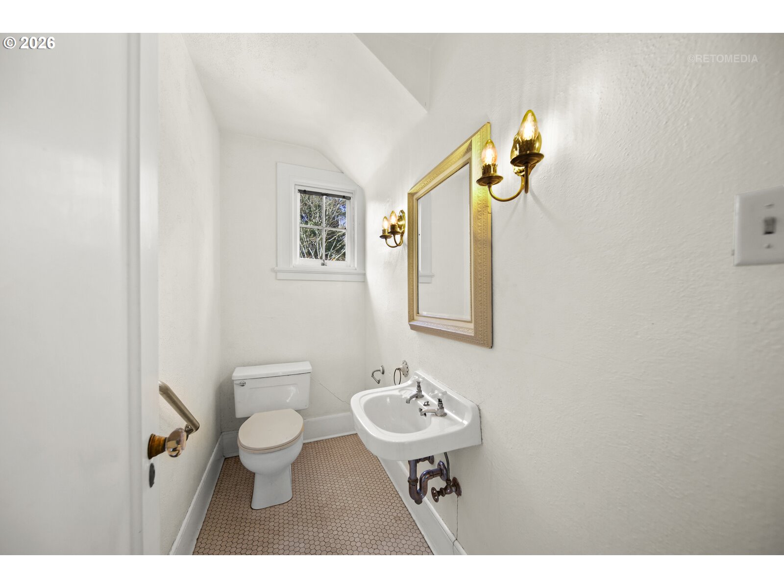 6533 Southwest 34th Avenue Portland, OR 97239 - Photo 26 of 48 Bathroom