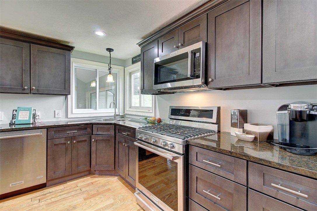 17 Old River Road Barrington, RI 02806 - Photo 11 of 32