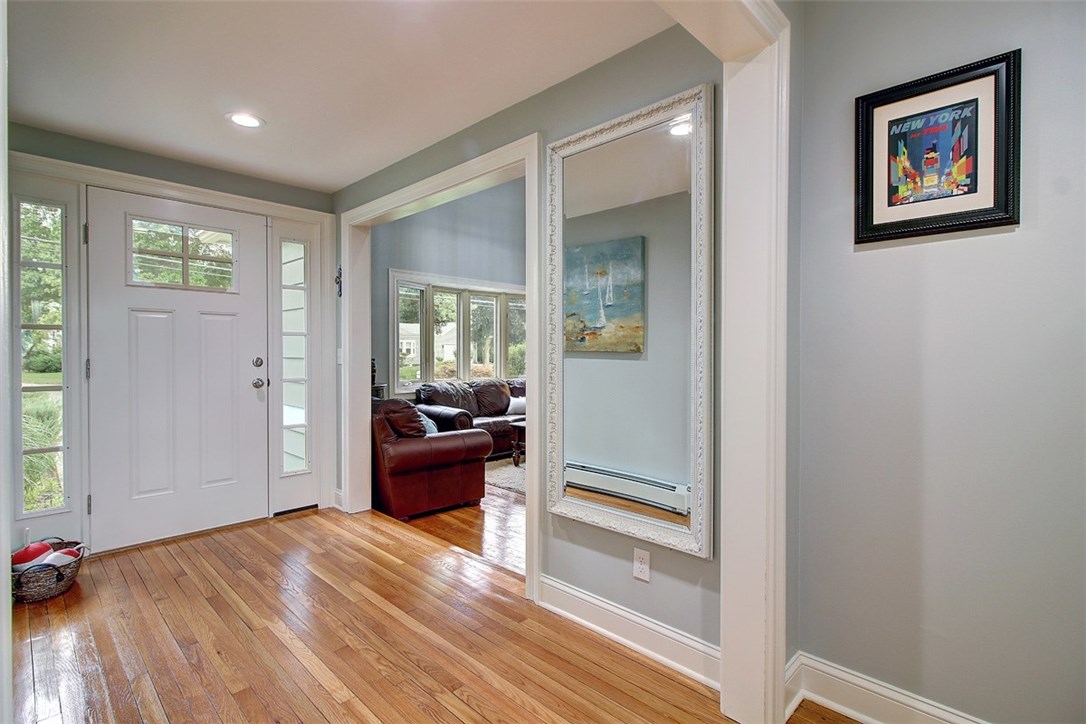 17 Old River Road Barrington, RI 02806 - Photo 3 of 32