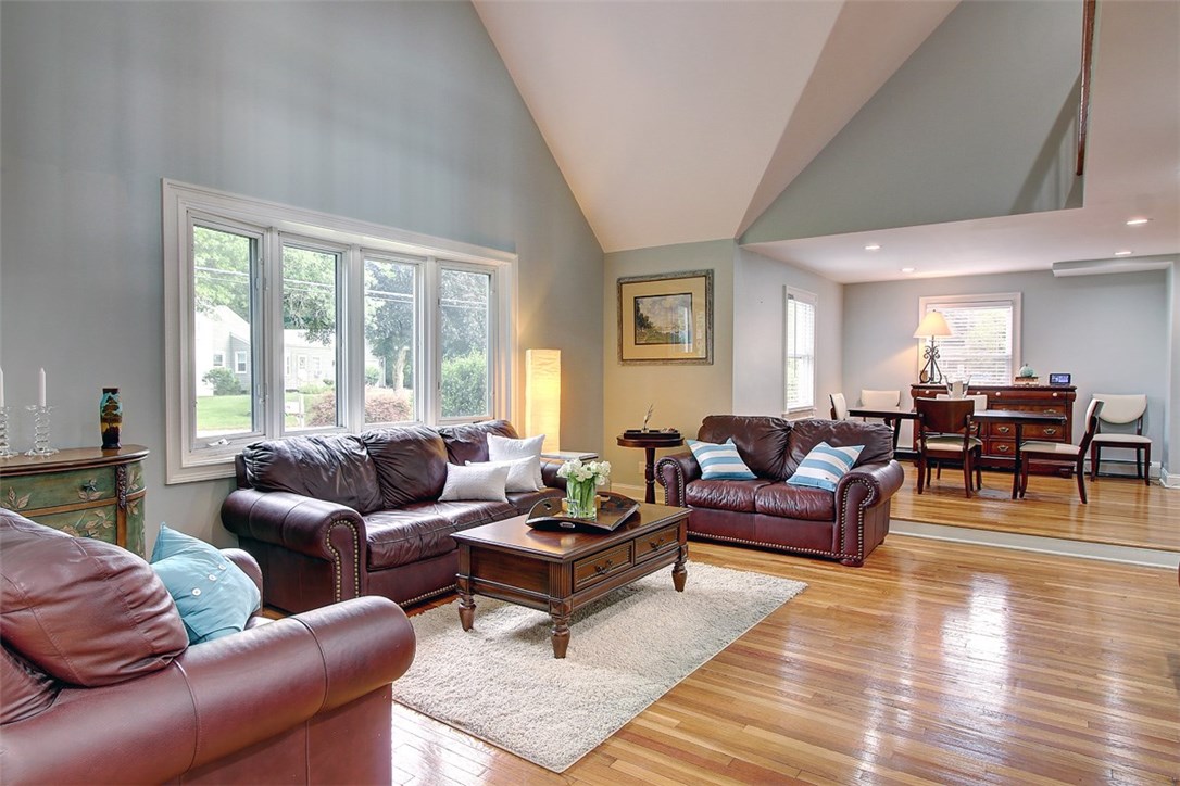 17 Old River Road Barrington, RI 02806 - Photo 4 of 32