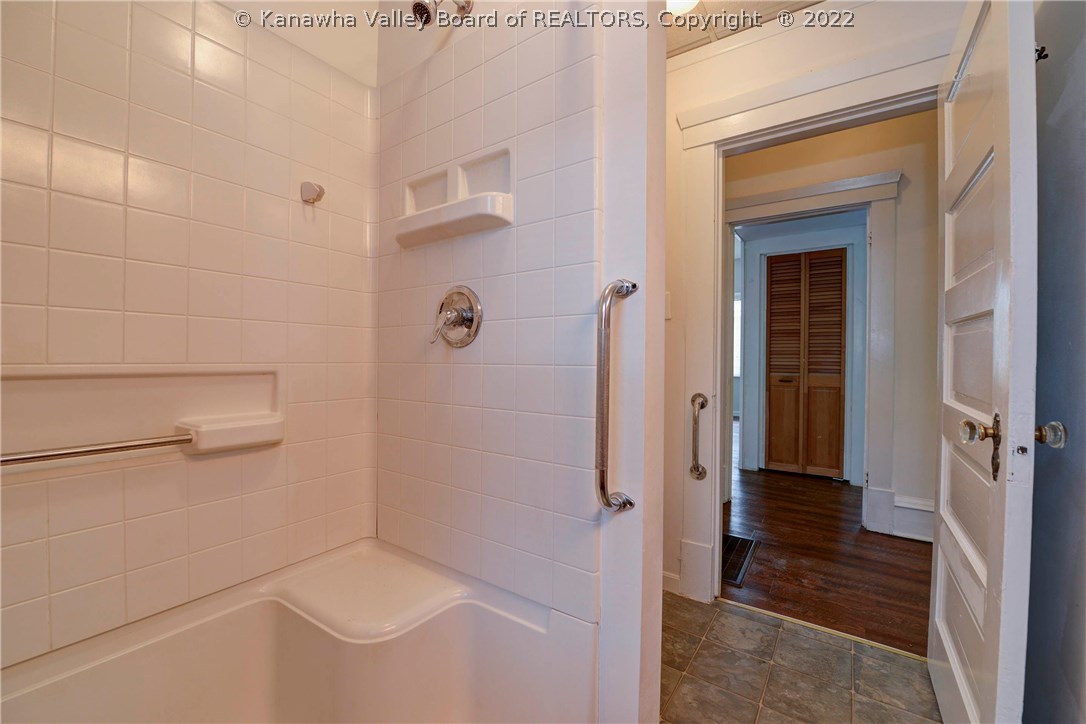 1041 Valley Road Charleston, WV 25302 - Photo 16 of 26 Gallery Image 16