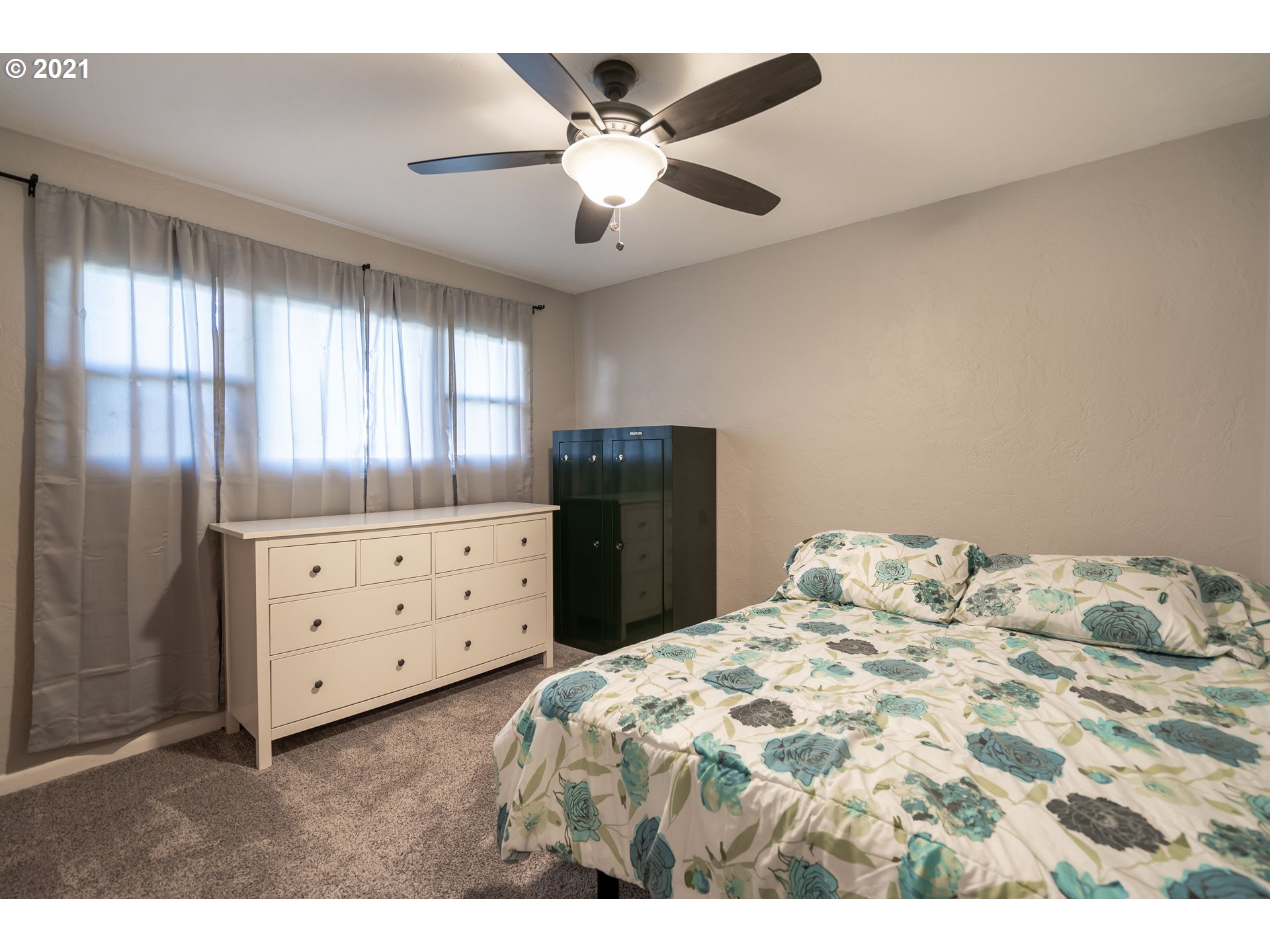 1367 Olympic Street Springfield, OR 97477 - Photo 12 of 20 a bedroom with a bed and a dresser