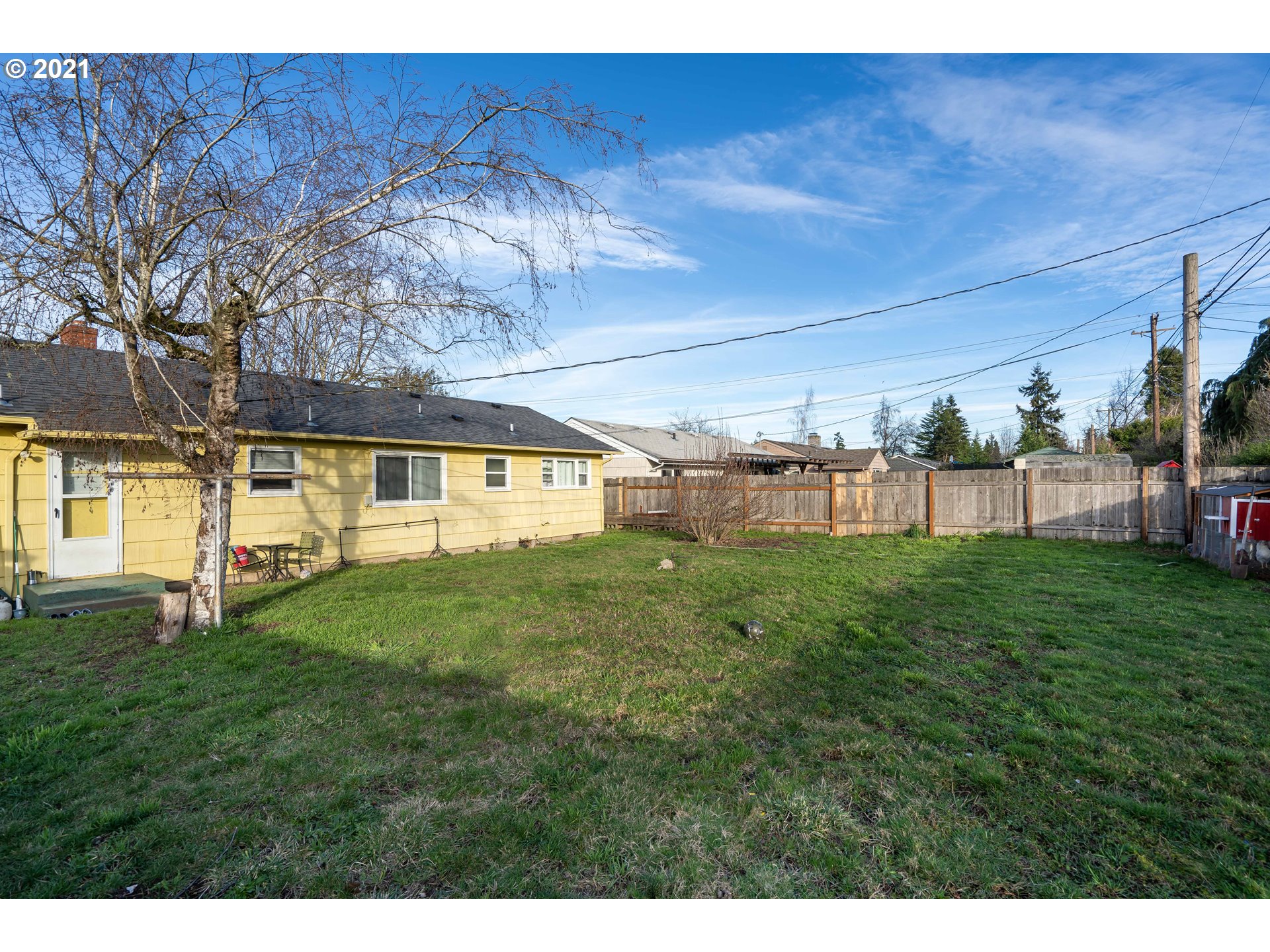 1367 Olympic Street Springfield, OR 97477 - Photo 18 of 20 a view of a yard with a house