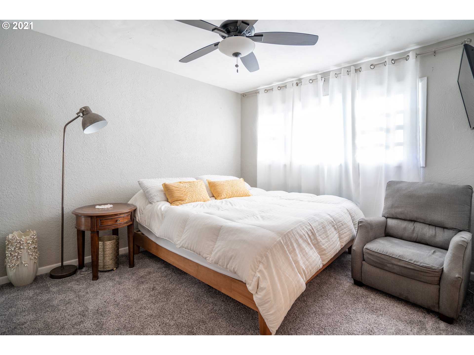 1367 Olympic Street Springfield, OR 97477 - Photo 10 of 20 a bedroom with a bed and a couch