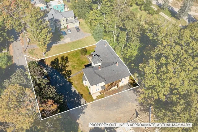 a view of a yard in front of a house