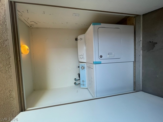 231 West Horizon Ridge Parkway, Unit 2813 Henderson, NV 89012 - Photo 17 of 19 Washer/Dryer Patio Closet