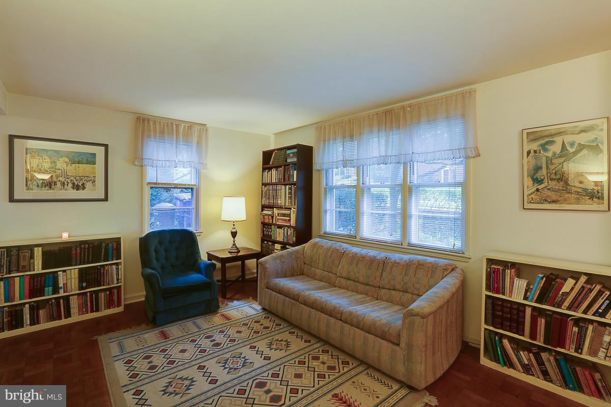 1025 Carson Street Silver Spring, MD 20901 - Photo 3 of 16 Living Room
