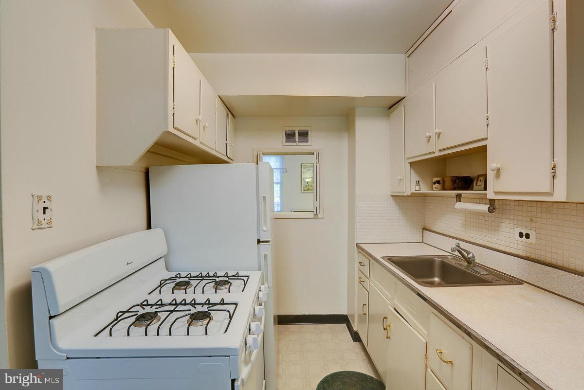 1025 Carson Street Silver Spring, MD 20901 - Photo 8 of 16 Kitchen