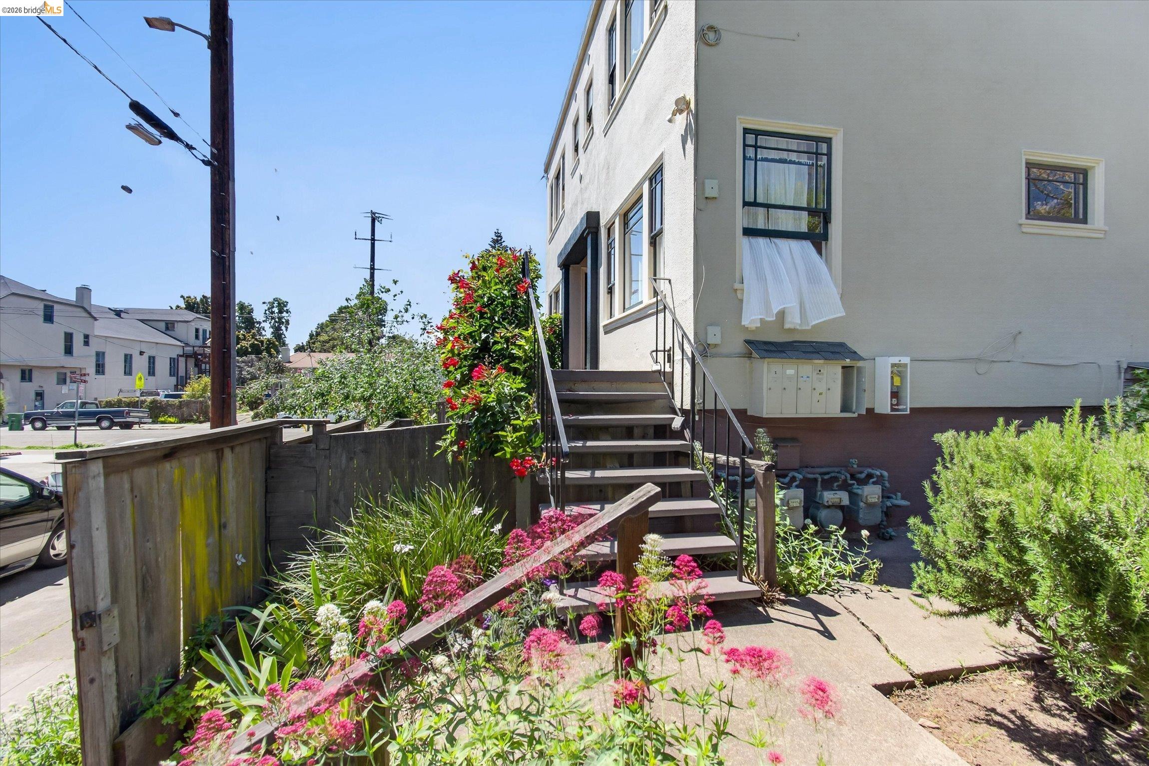 1239 Berkeley Way Berkeley, CA 94702 - Photo 8 of 28