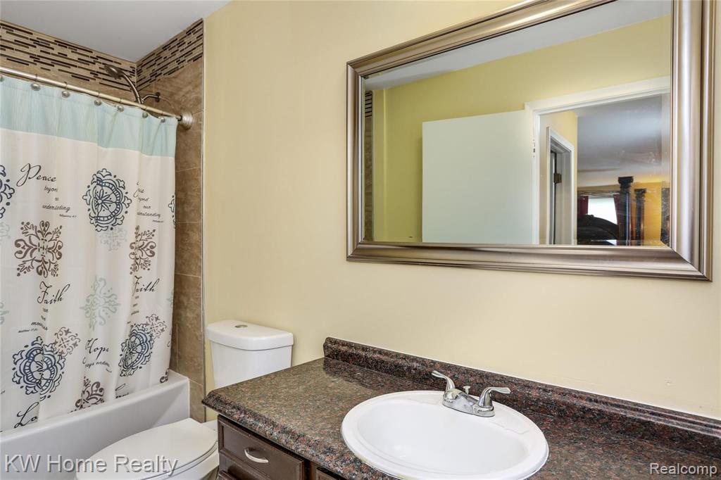 25861 Beecham Road Farmington Hills, MI 48336 - Photo 23 of 33