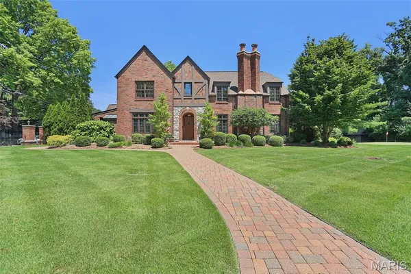 $1,175,000 | 1239 St Louis Street, Edwardsville, IL 62025