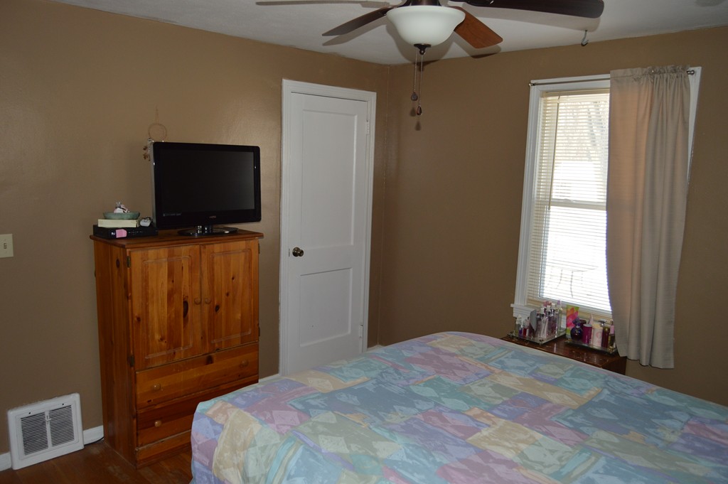 80 Leitch Street Springfield, MA 01109 - Photo 9 of 18