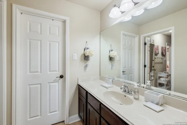 $3,950 | 18211 Branson Falls, San Antonio, TX 78255