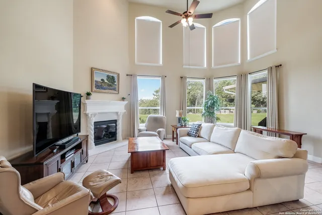 $3,950 | 18211 Branson Falls, San Antonio, TX 78255