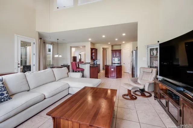 $3,950 | 18211 Branson Falls, San Antonio, TX 78255