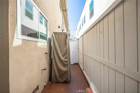$449,000 | 1604 2nd Street, Unit 1F, Long Beach, CA 90802
