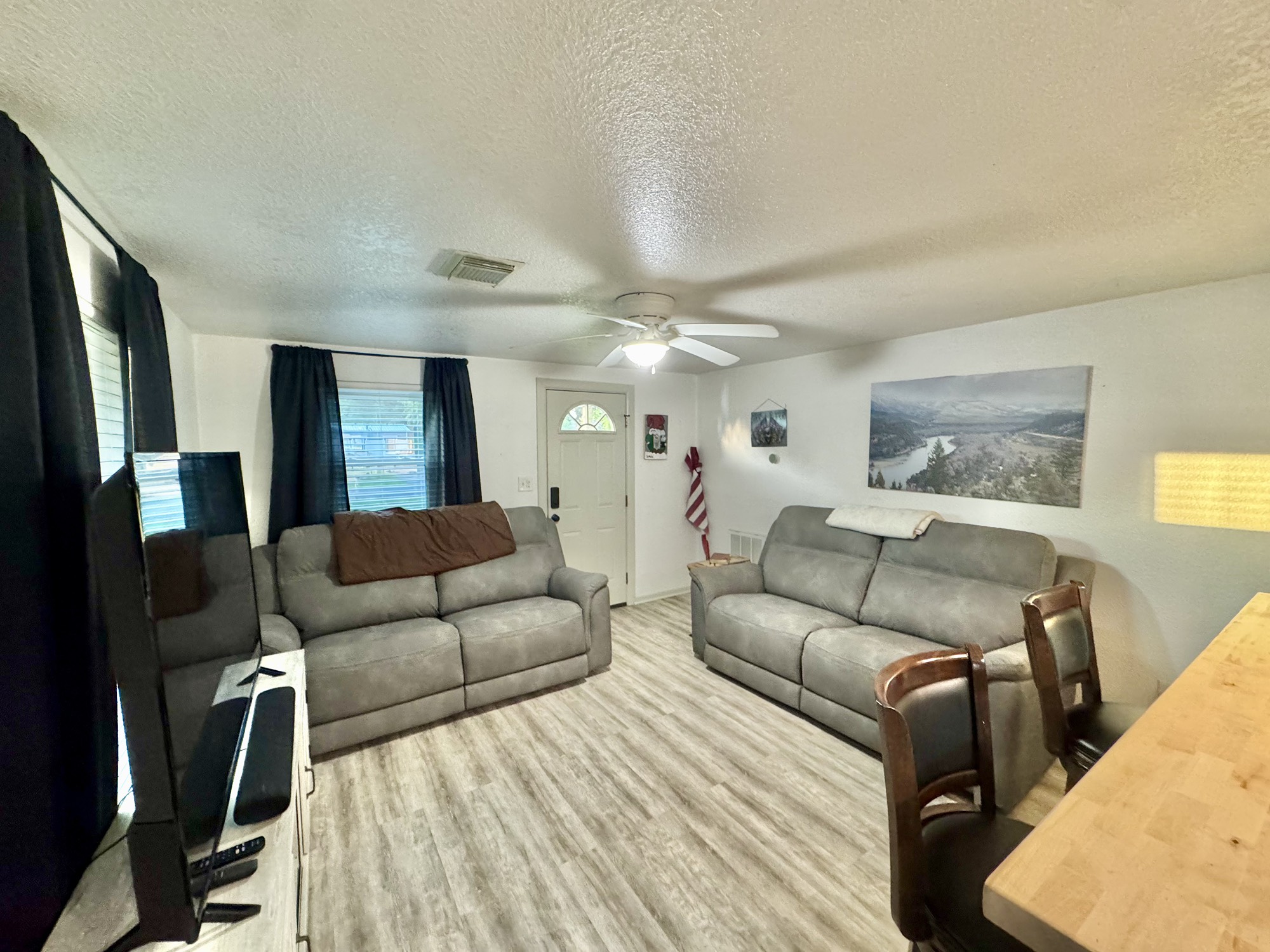 11837 13th Street Santa Fe, TX 77510 - Photo 3 of 20 a living room with furniture a mirror and a couch