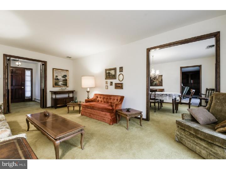 351 Indian Mills Road Shamong, NJ 08088 - Photo 8 of 25 Living Room