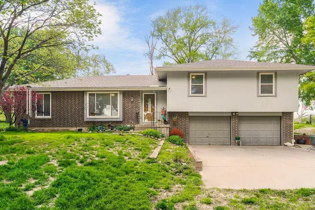 $535,000 | 18171 198th Street, Tonganoxie, KS 66086