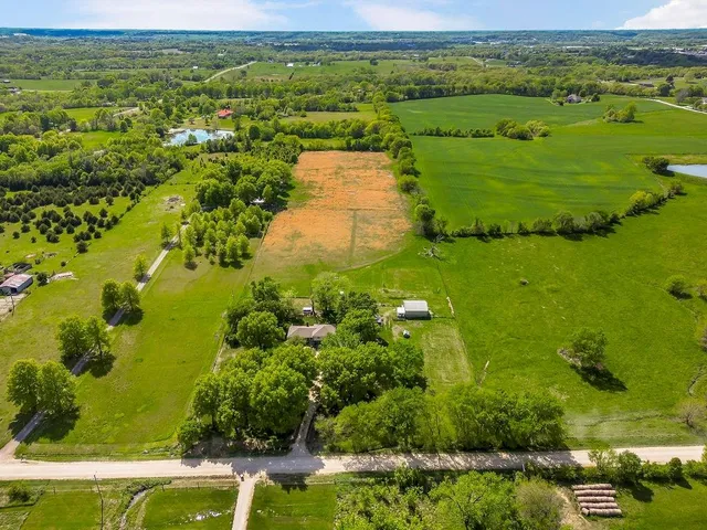 $535,000 | 18171 198th Street, Tonganoxie, KS 66086