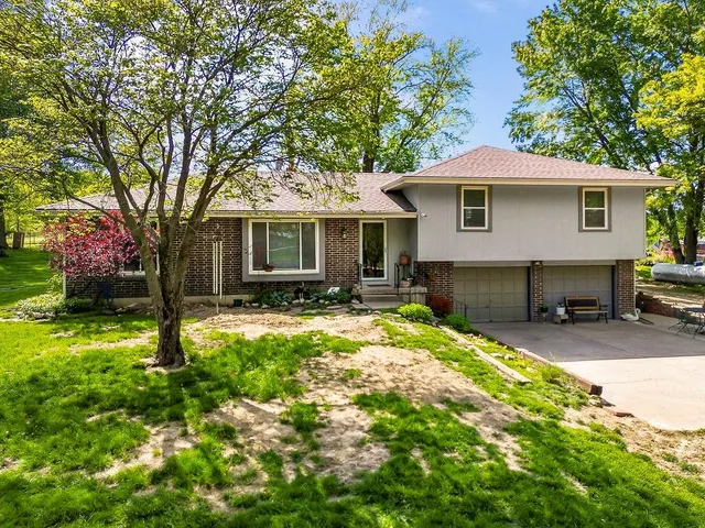 $535,000 | 18171 198th Street, Tonganoxie, KS 66086