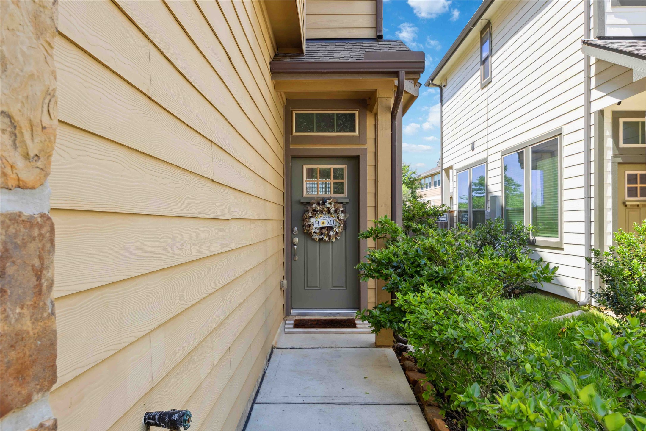 323 Biltmore Loop Montgomery, TX 77316 - Photo 3 of 27 Inviting front porch entry with charming curb appeal.